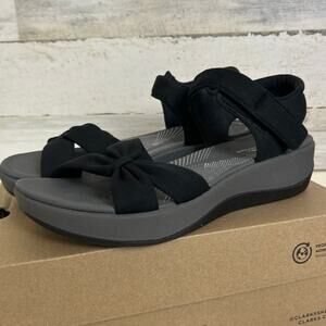 Clarks womens 8 Arla Shore black fabric slip on sandal ankle strap shoe strap